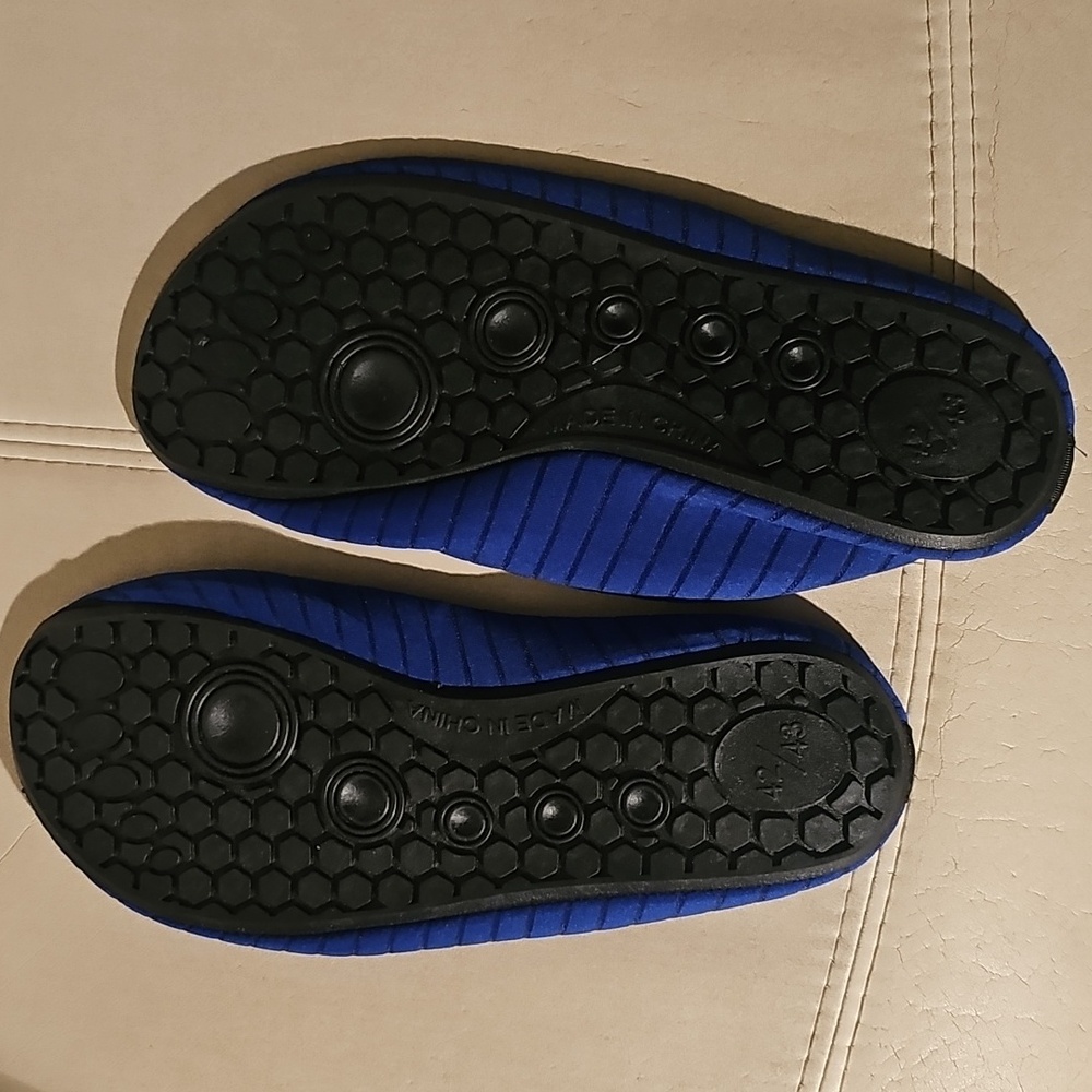 Blue Water Shoes  - NWOT - Picture 2 of 3